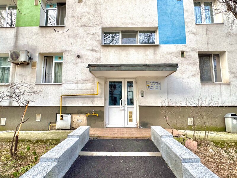 Brancoveanu, Gradistea, garsoniera decomandata 33 mp, bloc reabilitat,